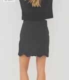 N&uuml;n kaarevareunainen pikkuhame