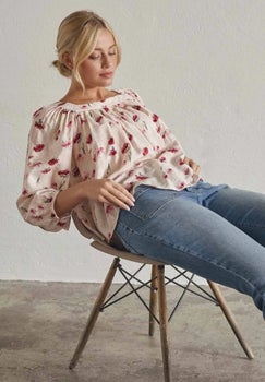 Isayn kukkakuosinen pusero