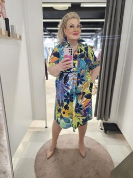 Milanon tropiikkikuosinen puuvillamekko